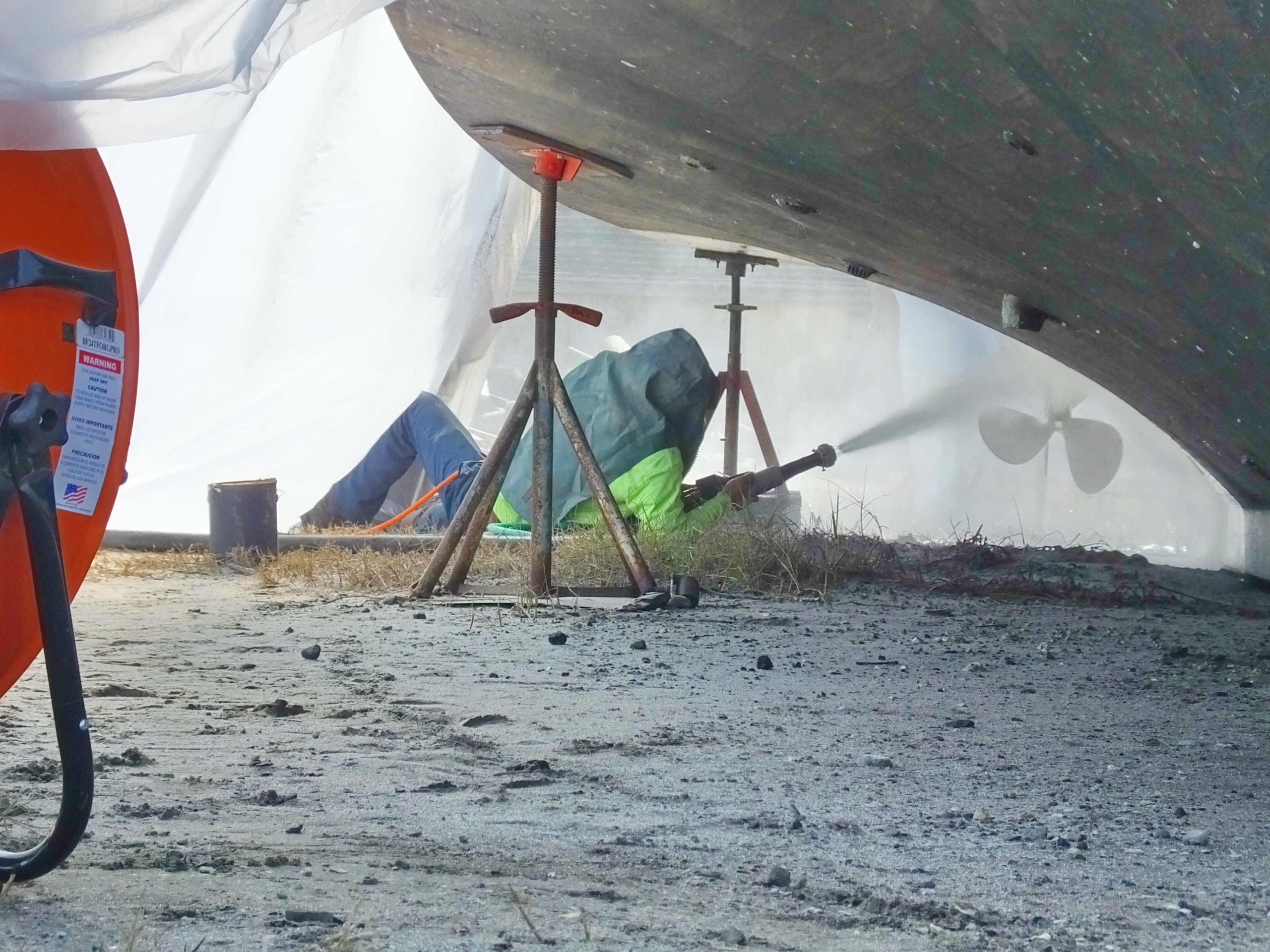 44-Ft_yacht_boat_sandblasting-02-scaled.jpg
