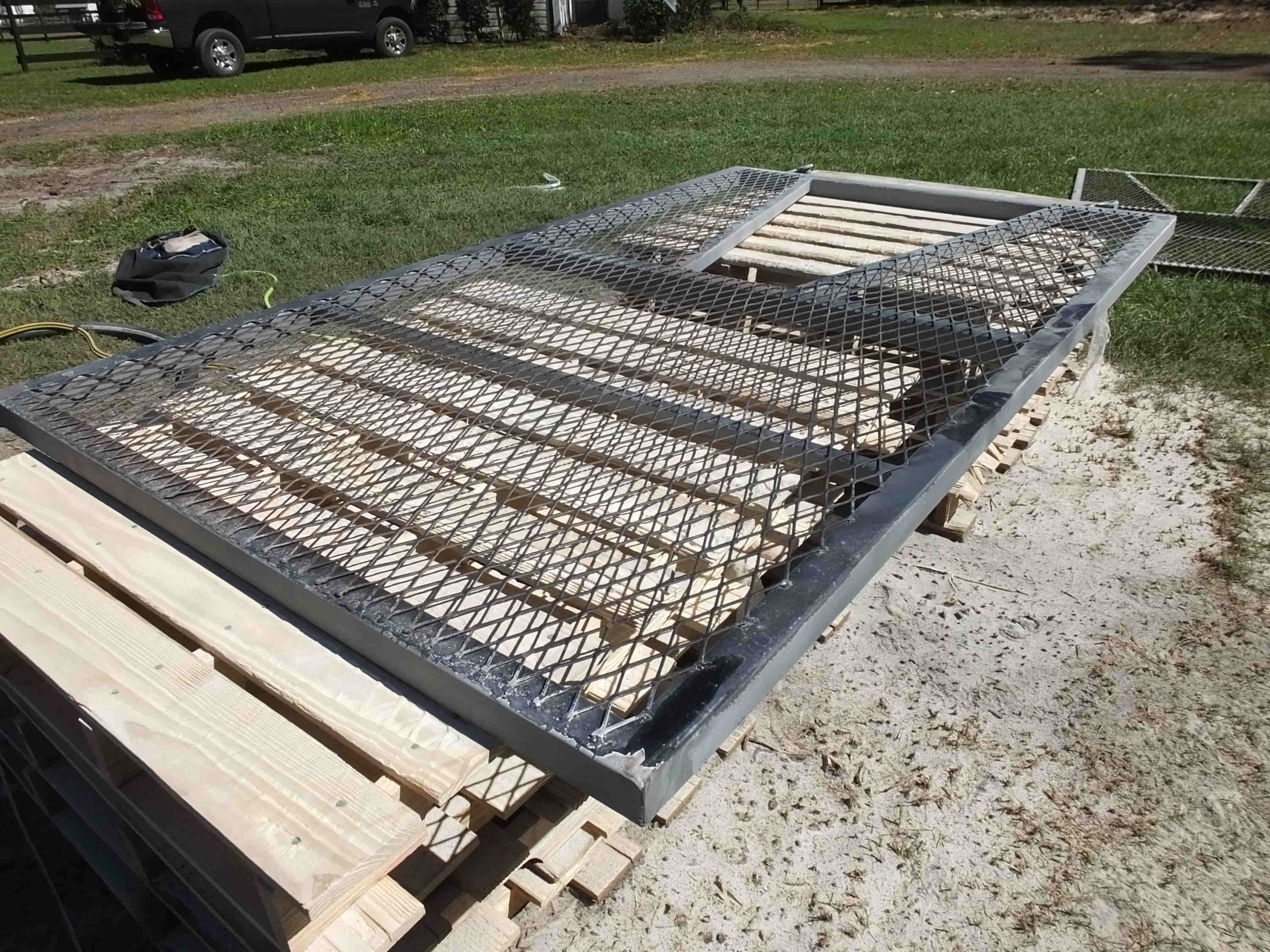 Barn_stall_doors_sandblasting-08-scaled.jpg